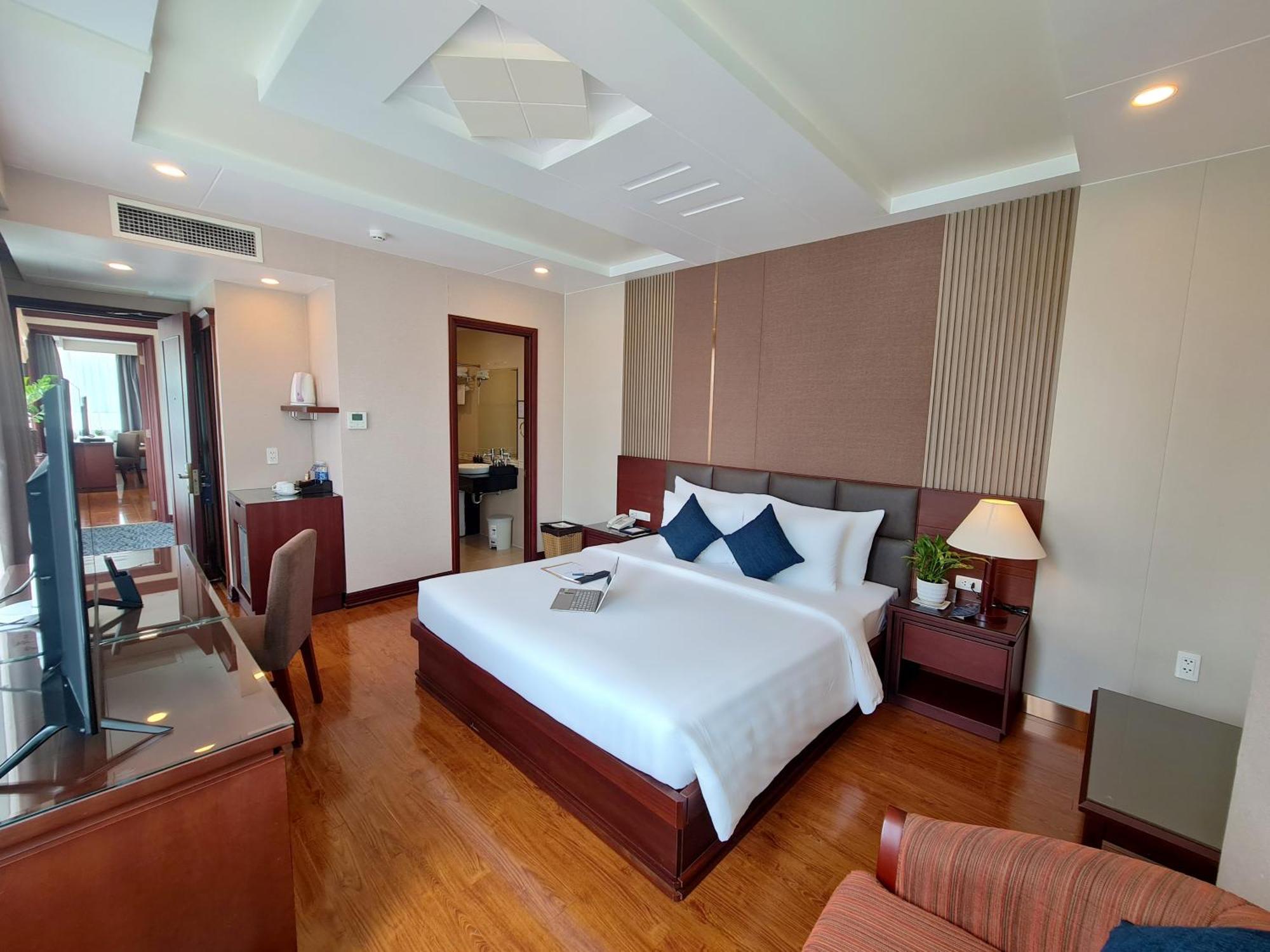Kin Hotel Thi Sach Хошимин Экстерьер фото