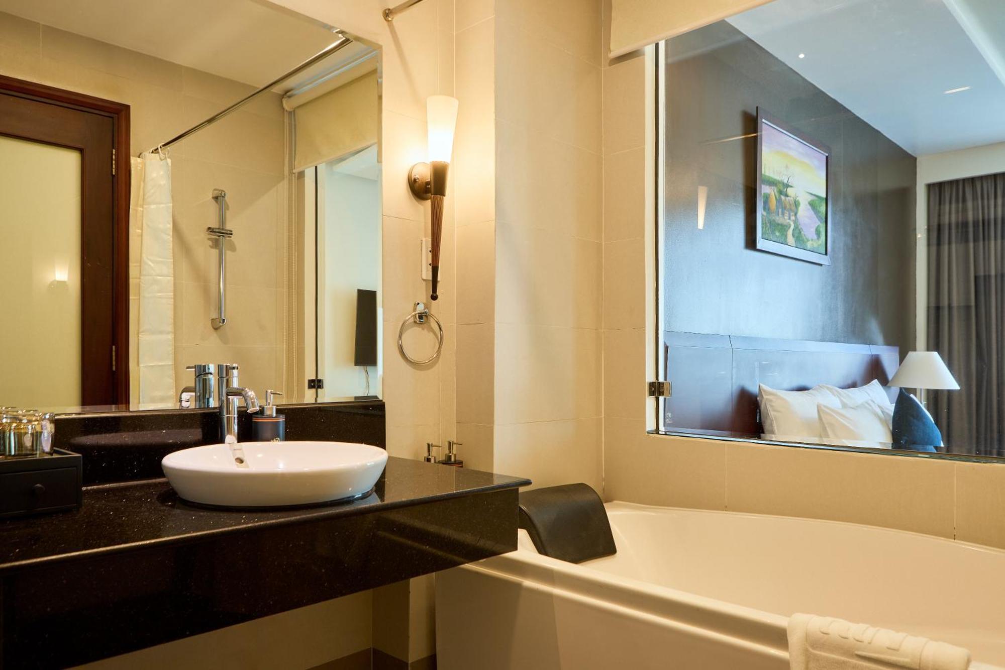 Kin Hotel Thi Sach Хошимин Экстерьер фото