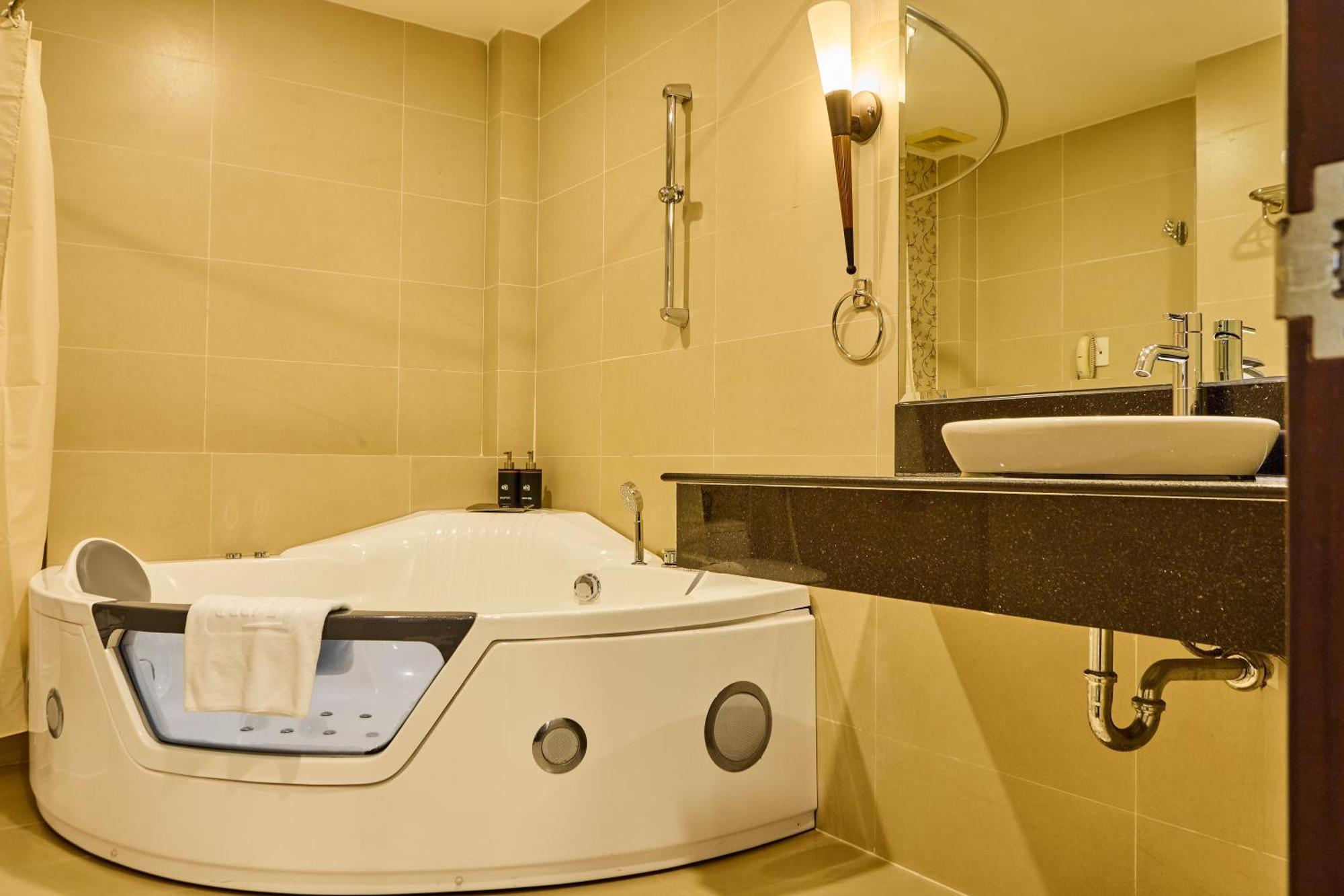 Kin Hotel Thi Sach Хошимин Экстерьер фото